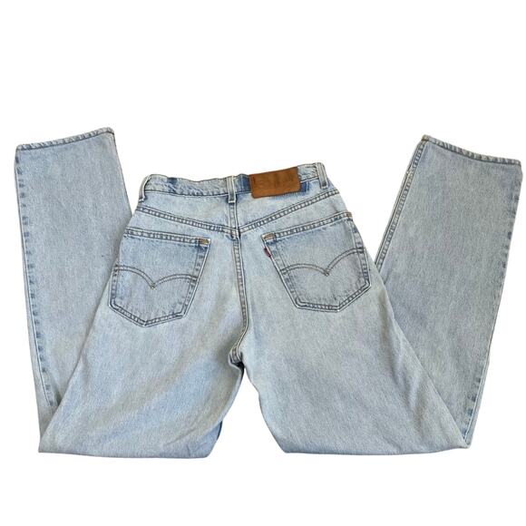 Lenny Upcycled Vintage Levi’s Jeans Light Wash Distressed Mom Jeans 90s Retro - Picture 6 of 16